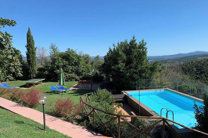 Ferienwohnung für 5 Personen, mit Garten und Pool sowie Terrasse, mit Haustier