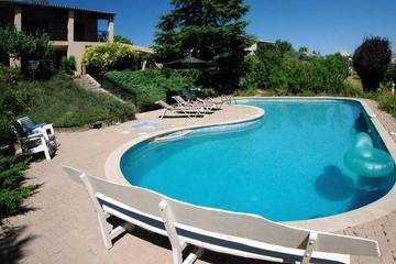 Gîte pour 4 personnes, avec terrasse et jardin à Valensole