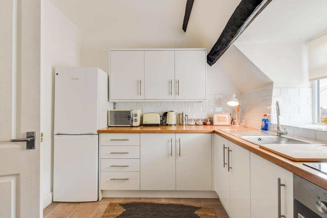 Entire apartment, Two-Bedroom Apartment in South Cerney, Gloucestershire