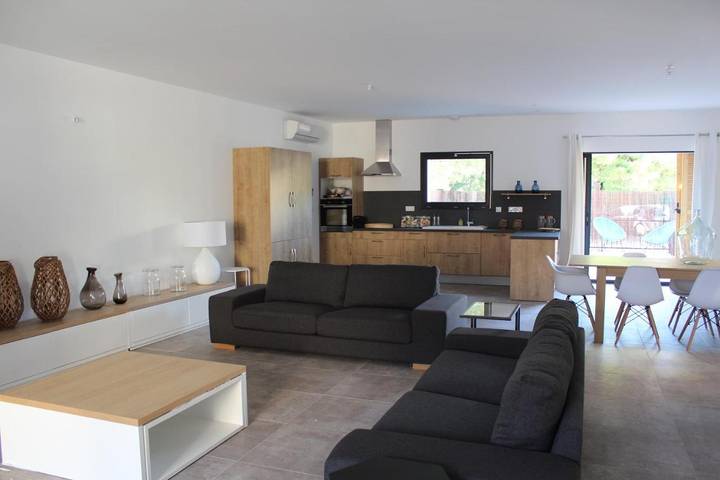 Location de vacances pour 6 personnes, avec Balcon ainsi que Terrasse et Vue à Caves - 2