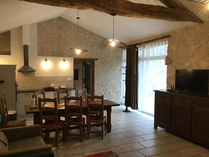 Location de vacances pour 5 personnes, avec jardin à Civaux