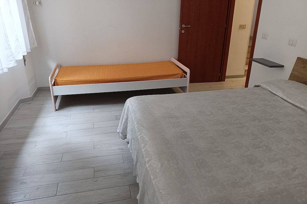 Entire apartment, Apartment in property house near sea and center in San Benedetto del Tronto, Riviera delle Palme