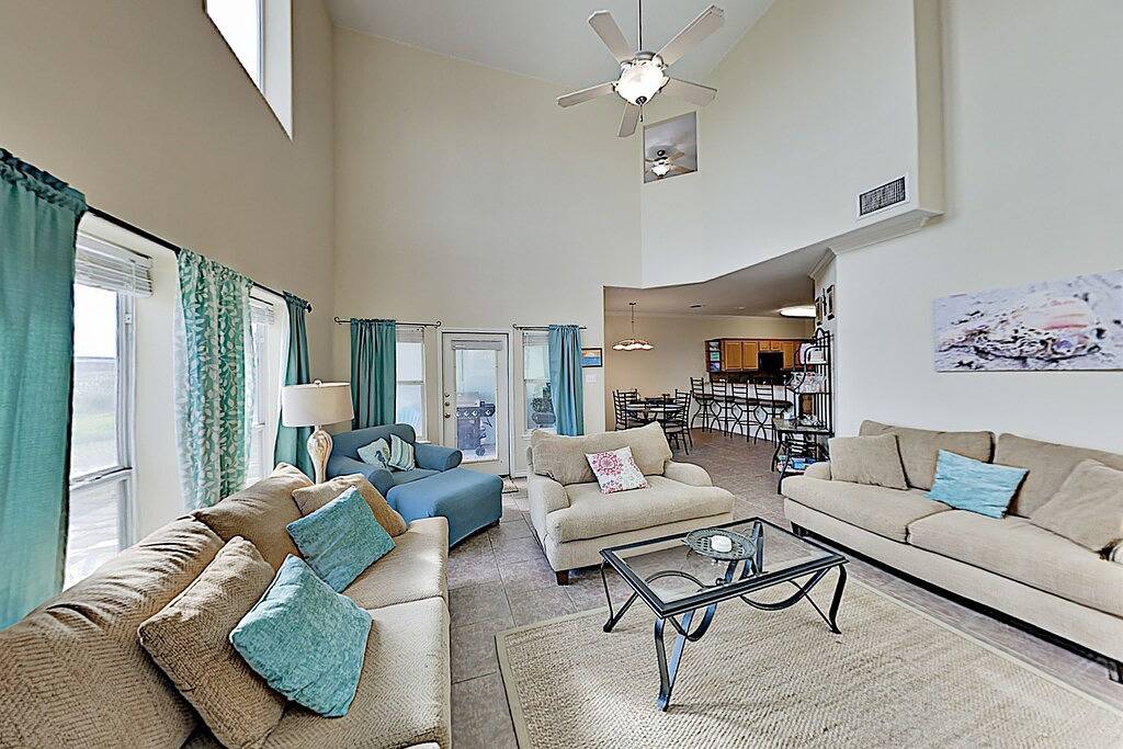 Spacious beach home with pool & garage in North Padre Island, Corpus Christi