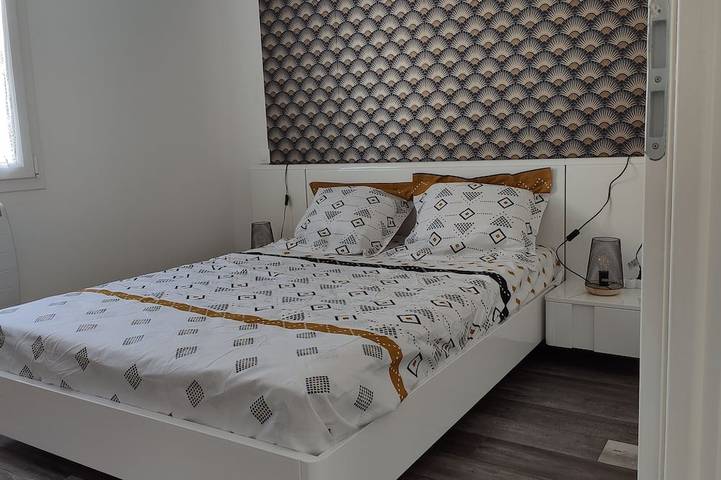 Location de vacances pour 6 personnes, avec Terrasse et Jardin à Pont-l'Abbé-d'Arnoult - 2