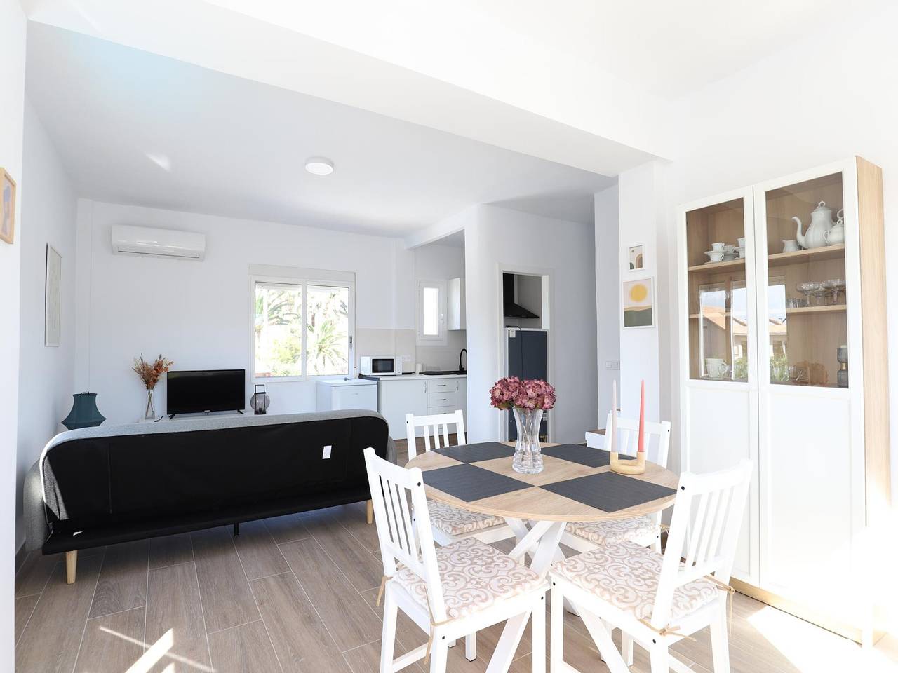 Villa independiente a 200m de la playa de Almardá con jardín y piscina compartida in Playa de Almardá, Sagunto
