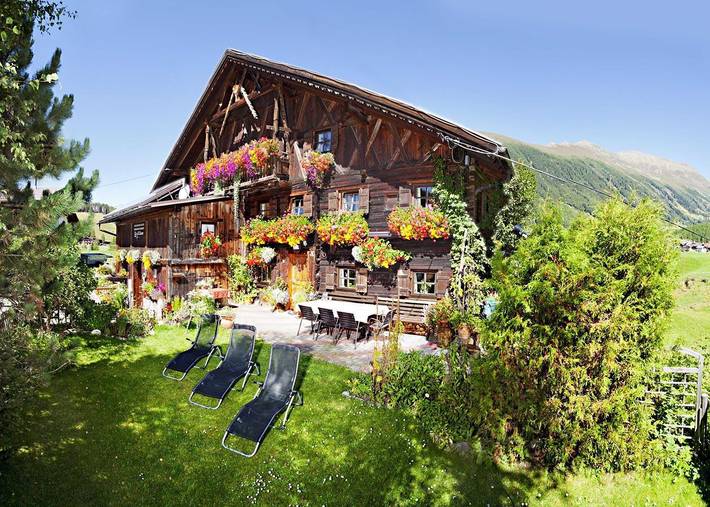 Ferienwohnung für 4 Personen, mit Balkon und Terrasse sowie Garten und Sauna im Ötztal