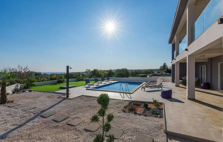 Ferienhaus für 10 Personen, mit Balkon/Terrasse und Meerblick sowie Garten und Pool