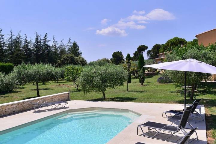 Gite face au Luberon avec piscine et Climatise in Apt, Parc naturel régional du Luberon