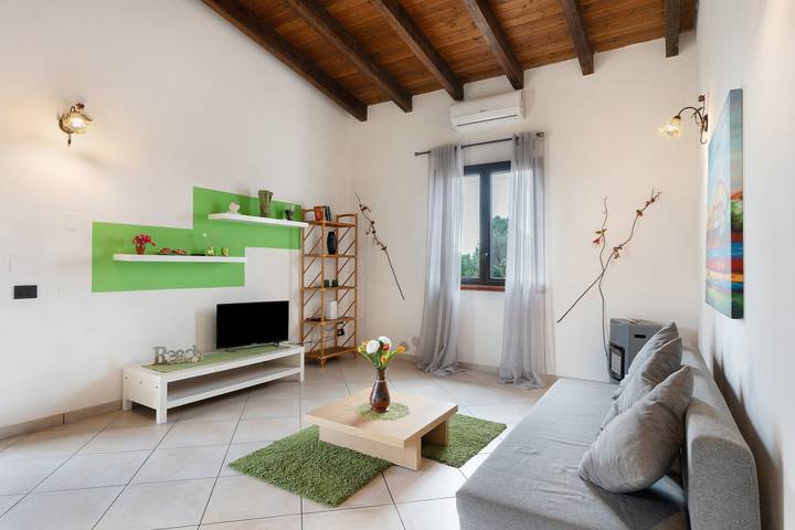 Casa Valle Fondi with Garden Just Steps from the Sea in Partinico, Palermo Provinsen