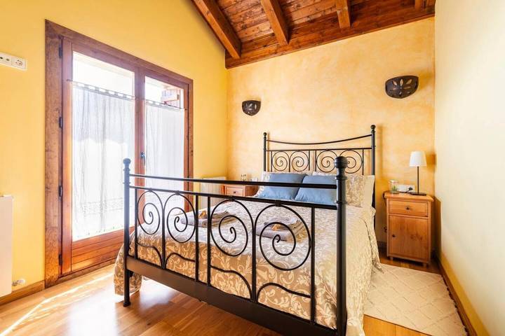 Casa rural para 9 personas, con Balcón y Terraza además de Jardín y Vistas en Pirineo Aragonés - 3