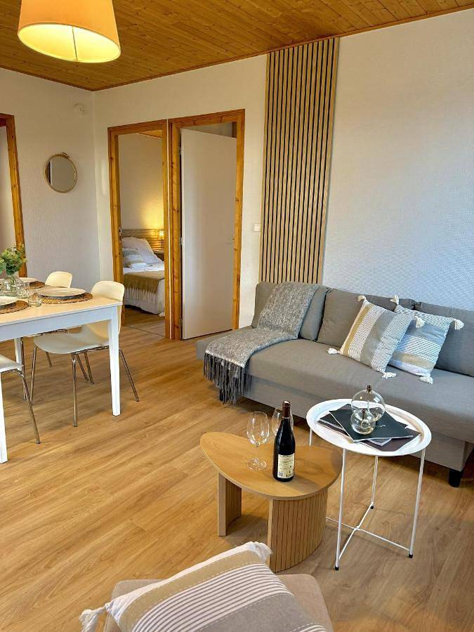 Parc de vacances pour 6 personnes, avec piscine et jardin ainsi que jacuzzi et sauna à Villegusien-le-Lac - 4