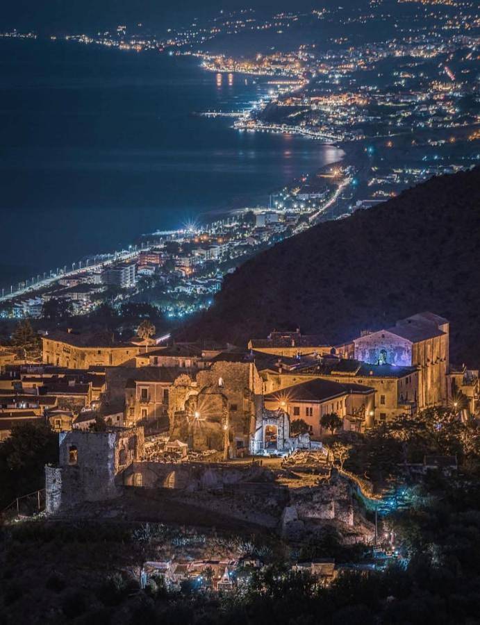 Maison d’hôte pour 3 personnes, avec vue et jardin à Fiumefreddo Bruzio