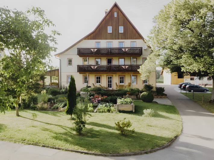 Geheel appartement, Appartement 'Schaible' met privéterras in Seewald, Noordelijk Zwarte Woud