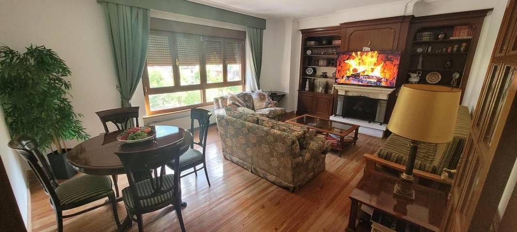 Casa rural para 10 personas, con jardín además de piscina para niños y jacuzzi en Comarca del Caudal - 2