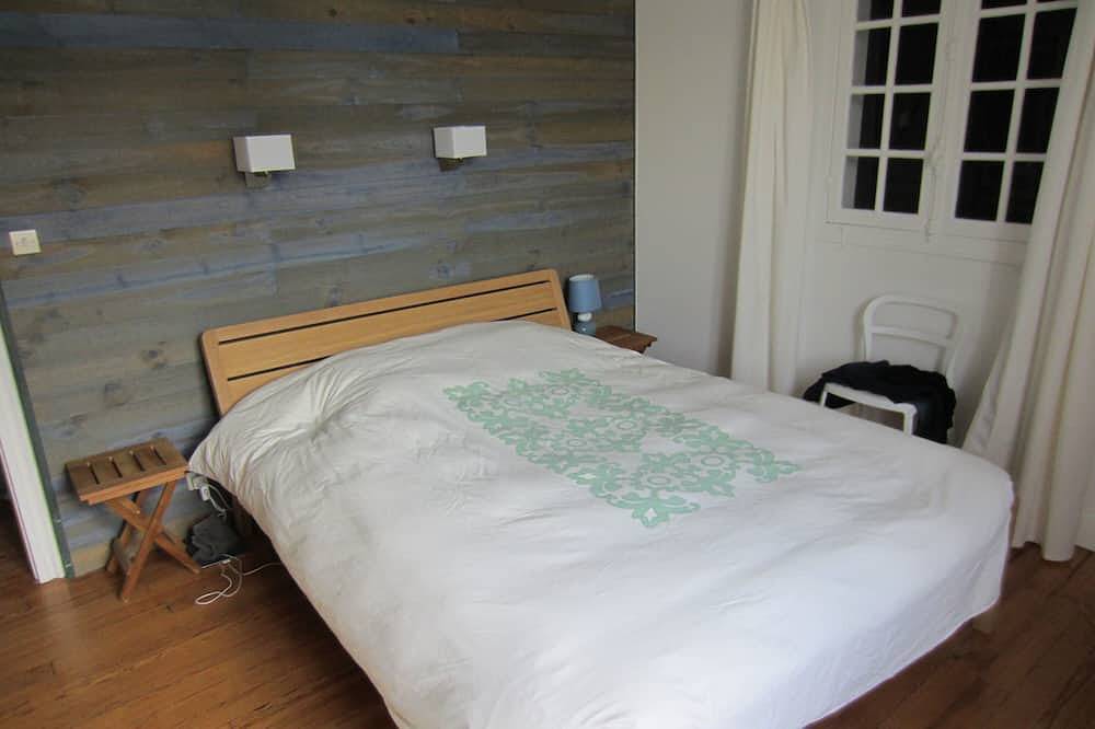 Biarritz, Large Basque villa, close to the ocean, golf course and town center, in a quiet location. in Biarritz, Bayonne und Umgebung
