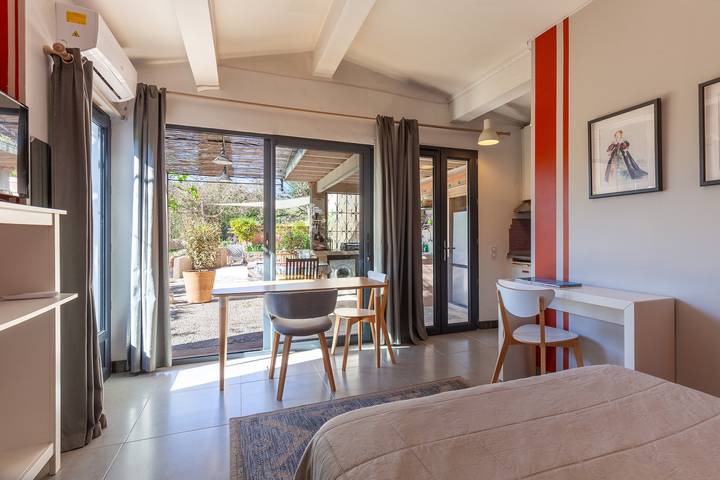 Studio entier, Maisonnette Indépendante avec vue sur la montagne, Wi-Fi et climatisation in Cassis, Parc national des Calanques