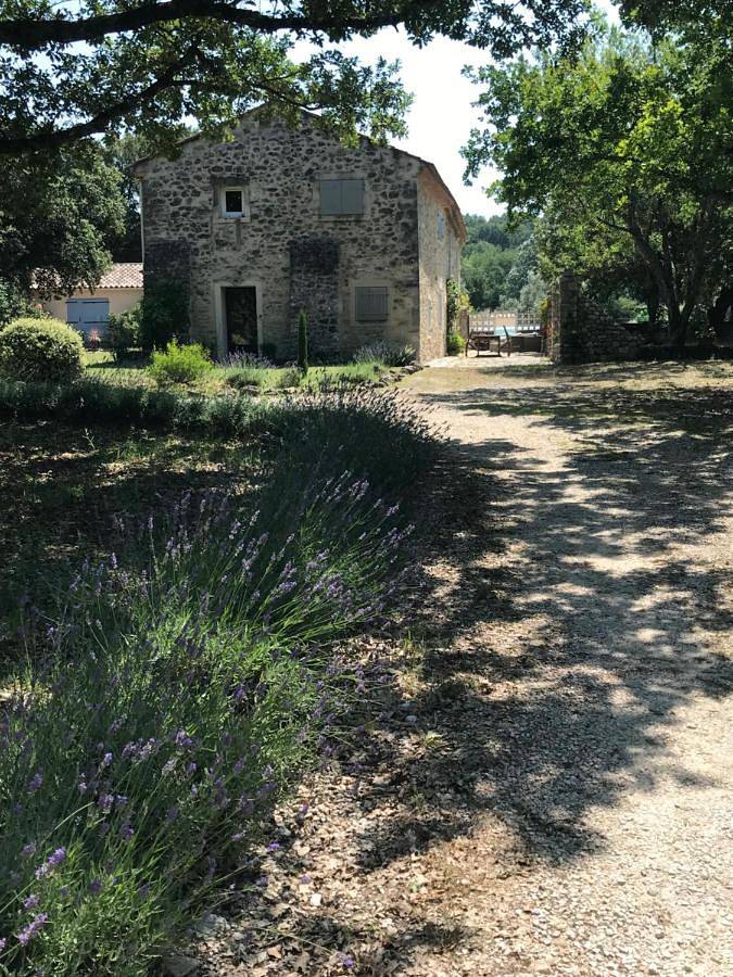 Location de vacances pour 2 personnes, avec vue et terrasse ainsi que jardin et piscine à Chantemerle-lès-Grignan - 3