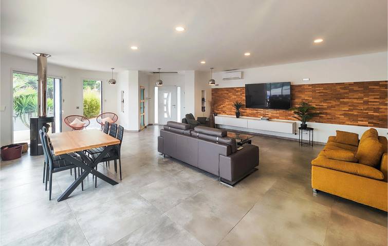 Location de vacances pour 8 personnes, avec piscine ainsi que terrasse et jardin à Portiragnes - 4