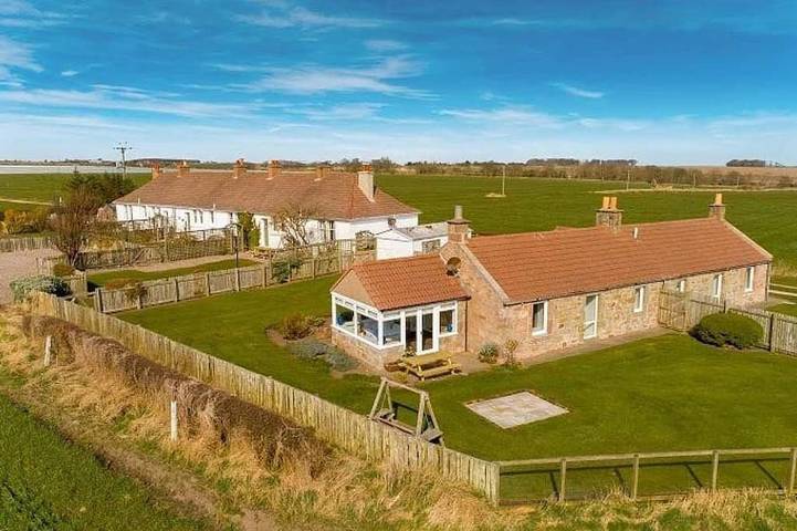 Log cabin for 4 people, with terrace in Crail