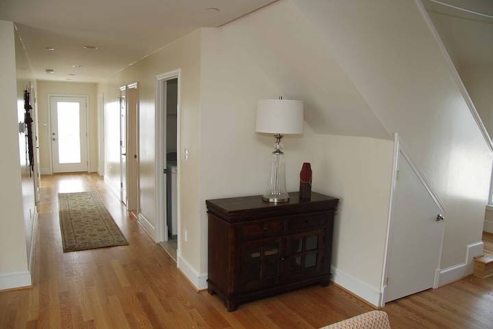 Vacation rental for 11 people, with yard and hot tub in Southern Maryland