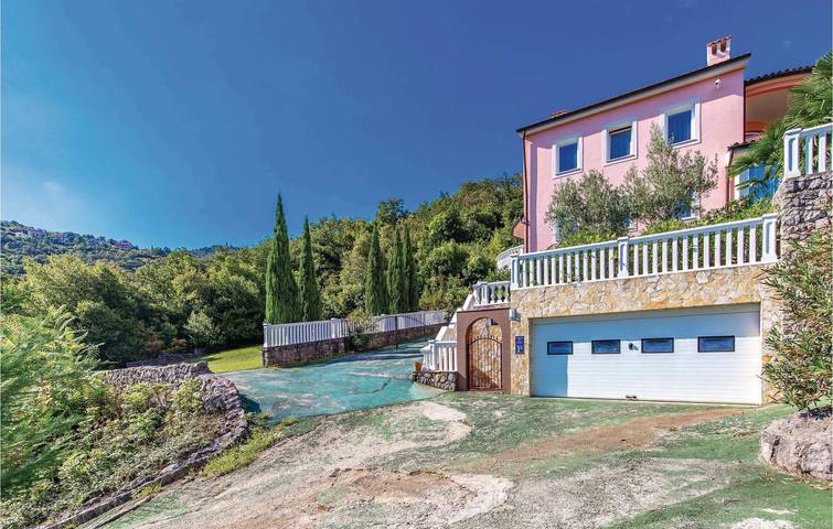 Charmante 2-Zimmer-Wohnung mit Pool und Terrasse, 2 km vom Hundestrand entfernt in Opatija Riviera
