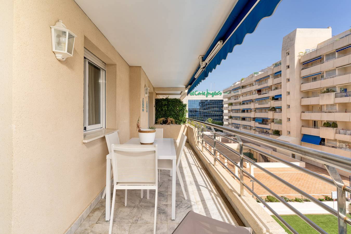 Entire apartment, Apartment 'Sunresting  Puerto Banus' with Sea View, Wi-Fi and Air Conditioning in Puerto Banús, Marbella