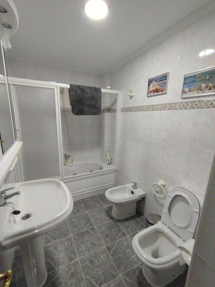 Ganze Wohnung, Apartment 'Son' mit Meerblick, Balkon und Wlan in Praia da Concha (Cee), Cee