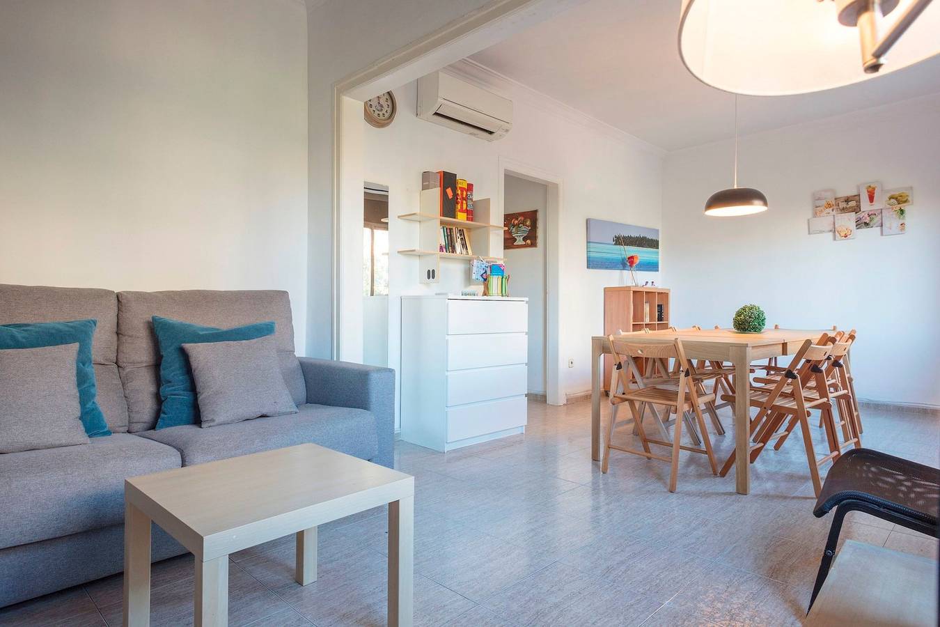 Entire apartment, Tarradellas_3, Para 14 Personas, muy cerca Estació de Sants, llegada tren aeropuerto, muy bien comunicado y rodeado de comercios y restaurants in Barcelona Centre, Barcelona