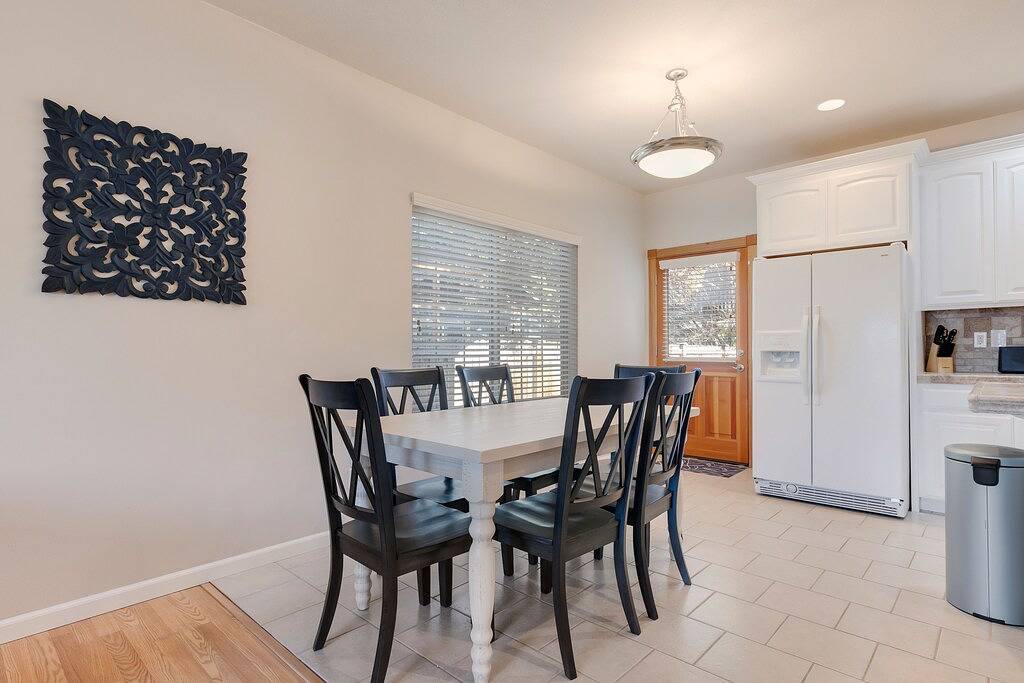 Spacious 1 Level Sisters Home - Walk to Downtown in Sisters, Black Butte Ranch