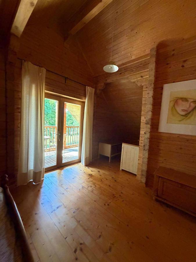 Gîte pour 4 personnes, avec vue ainsi que vue sur le lac et jardin dans Lac de Pannecière - 4