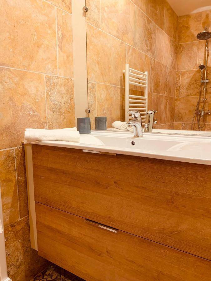 Location de vacances pour 2 personnes, avec piscine ainsi que jardin et vue à Béraut - 2