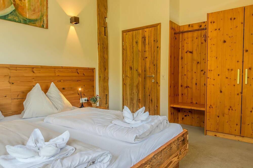 Naturchalet am Waldrand mit Infrarot Sauna in Hermagor, Hermagor-Pressegger See