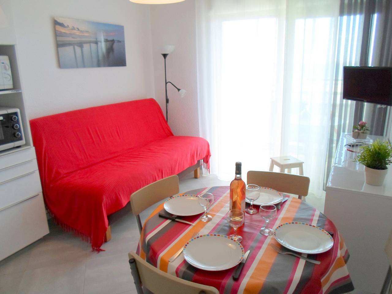 Entire studio, 2* Apartment near spa, pond view, air-conditioned in Balaruc-les-Bains, Mediterranean Coast (France)