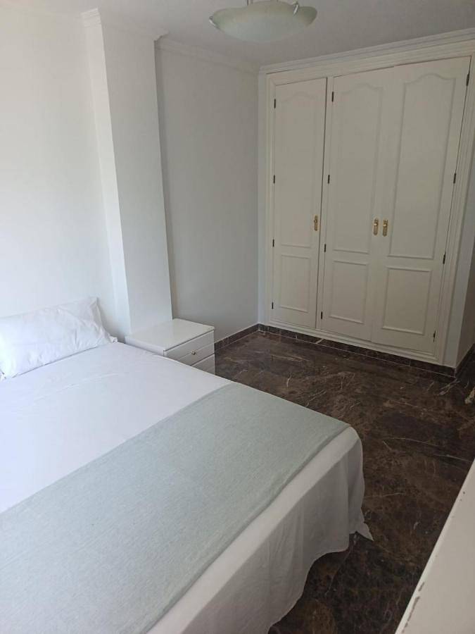 Apartamento para 12 personas, con terraza además de piscina y vistas, Se admiten mascotas en San Vicente del Raspeig
