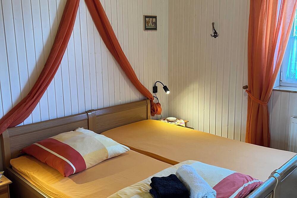 Ganze Wohnung, Ferienwohnung mit Terrasse & Sauna und Kamin,ebenerdig, familiengeführt & sonnig in Crussow, Angermünde
