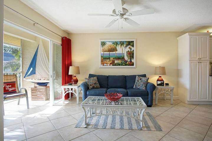 Vacation rental for 4 people, with pool and balcony as well as sauna in Hutchinson Island