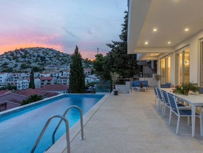 Villa pour 10 personnes, avec balcon ainsi que jacuzzi et piscine à Drage (Pakoštane) - 2