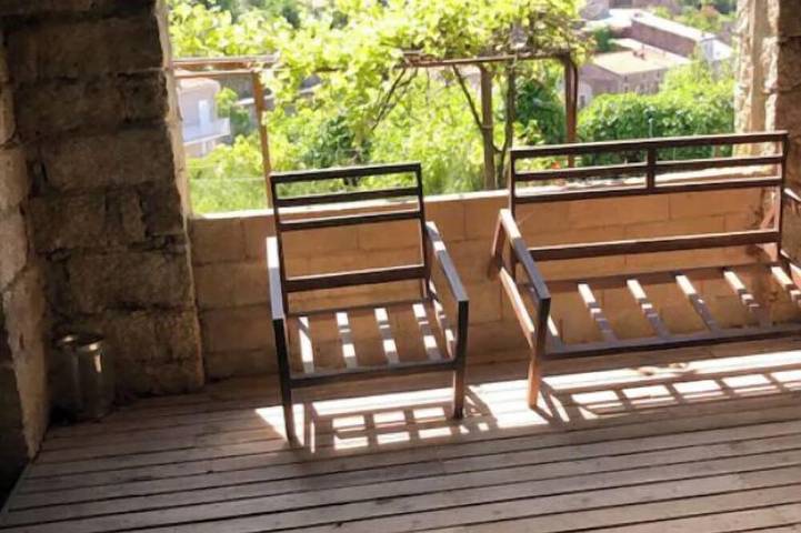 Location de vacances pour 6 personnes, avec jardin à Olivese