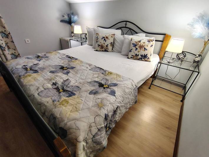 Maison d’hôte pour 2 personnes, avec Balcon et Terrasse ainsi que Jardin et Piscine à Sofia