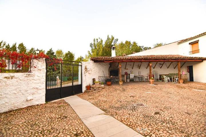 Landhaus für 2 Personen, mit Pool und Terrasse sowie Garten, mit Haustier - 1