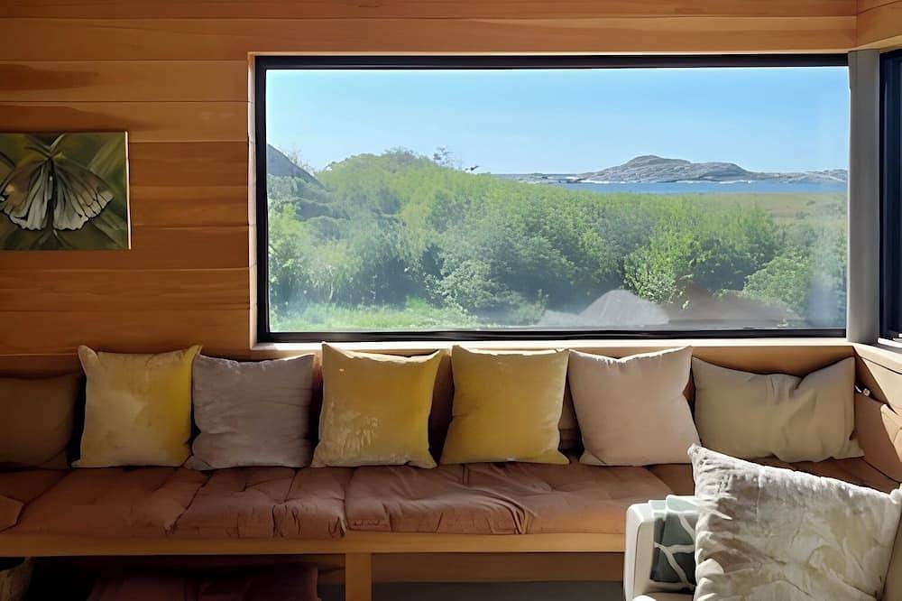 Exclusive cabin on the edge of Hvasser – pool, coastal rocks and total privacy in Tjøme