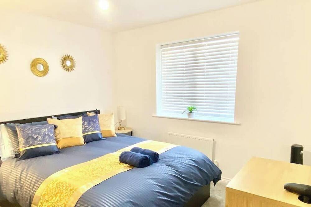 Stylish 4Br Contractor Home - Garden & Parking in Warwickshire
