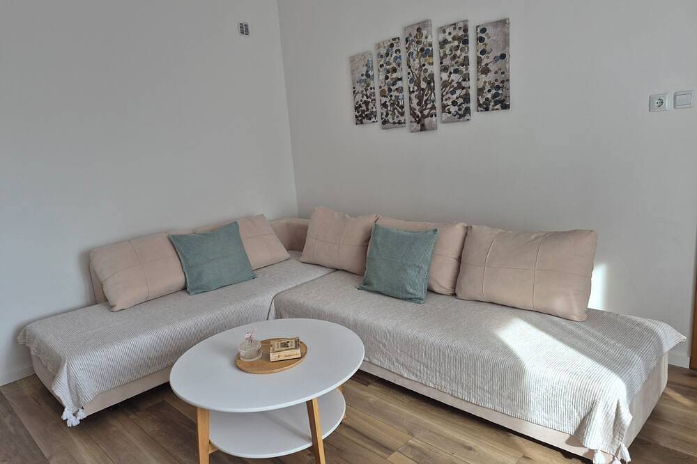 Villa with private pool in green oasis, only 3 km from the sea in Grizane, Primorje-Gorski Kotar