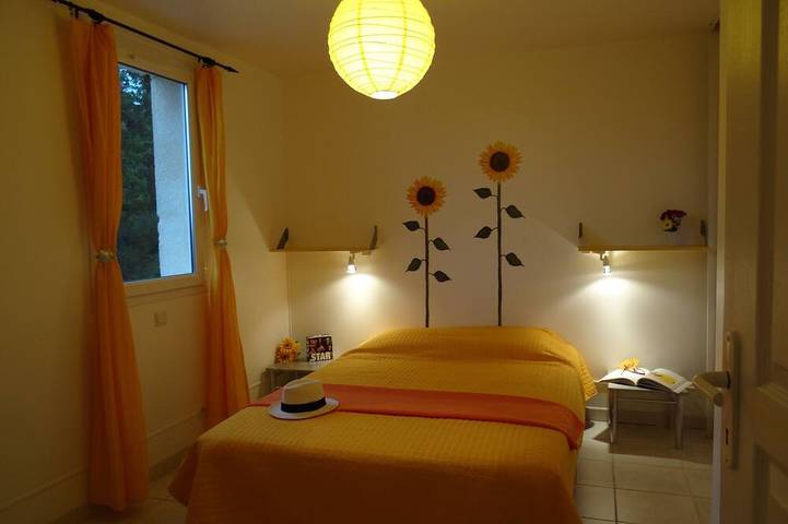 Gîte pour 7 personnes, avec piscine ainsi que jardin et jacuzzi, animaux acceptés à Notre-Dame-de-Londres - 2