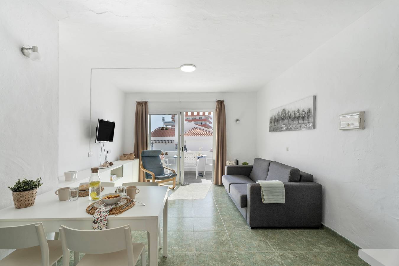 Appartement entier, Appartement de vacances 'Ocean Breeze Penthouse' avec piscine partagée, terrasse privée et Wi-Fi in Playa de las Américas, Arona