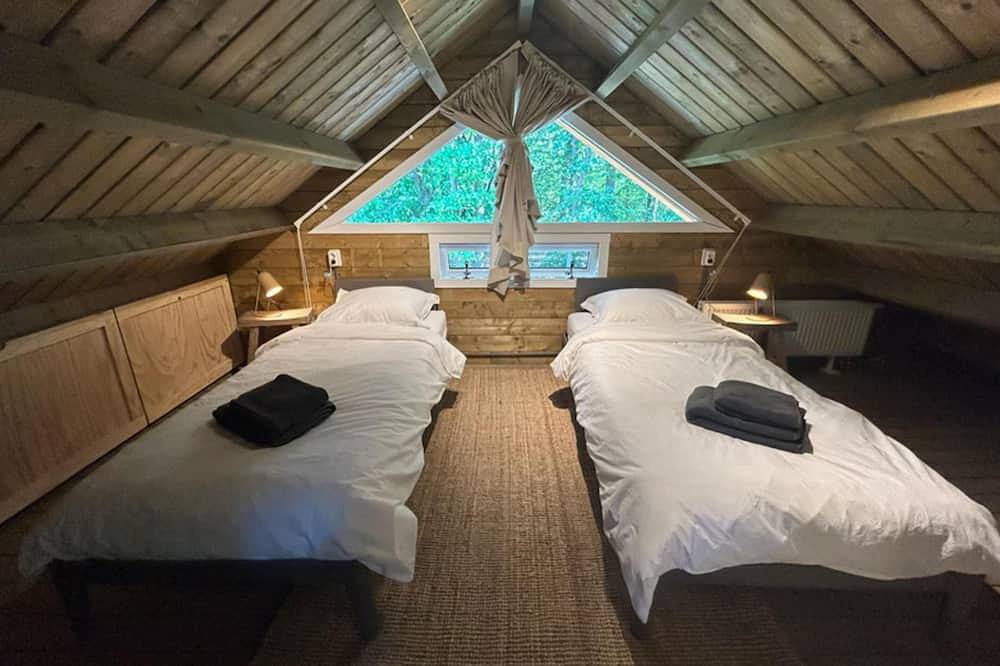 Sfeervol ingericht houten huis met hottub in bos in Soesterberg, Provincie Utrecht