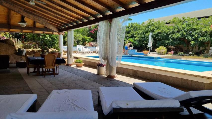 B&b per 3 persone, con giardino e terrazza nonché piscina in Provincia di Messina