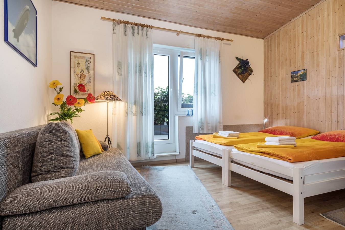 Appartement entier, Studio « B + E Röck » avec balcon privé et Wi-Fi à Meckenbeuren in Ravensburger Spieleland, Meckenbeuren