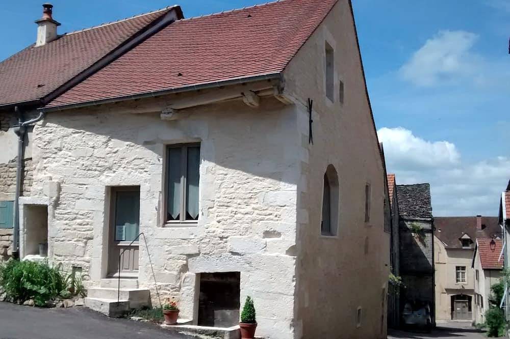 Maison Médiévale de charme au coeur de Flavigny-sur-Ozerain in Flavigny-sur-Ozerain, Région de Montbard