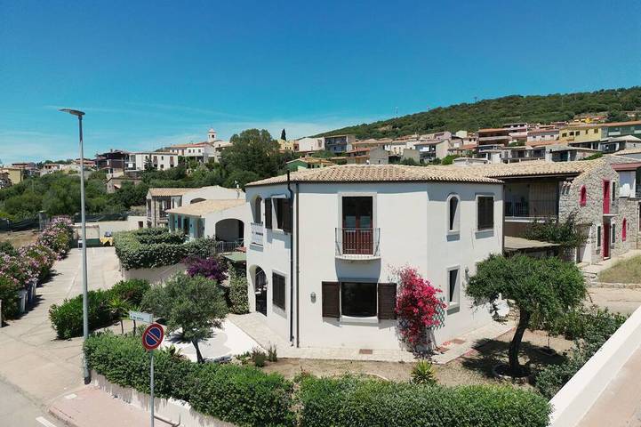 Villa per 6 persone, con piscina e terrazza nonché giardino in Badesi